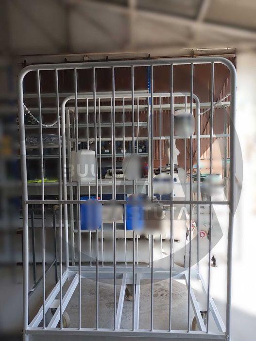 Roll container galvanizado com 2 laterais desmontáveis com 4 rodízios (2 fixos / 2 giratórios)