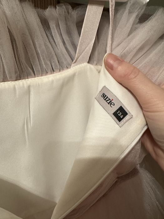 Дитяче святкове плаття для дівчинки.