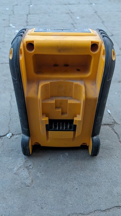 Блутуз колонка Dewalt DCR006
