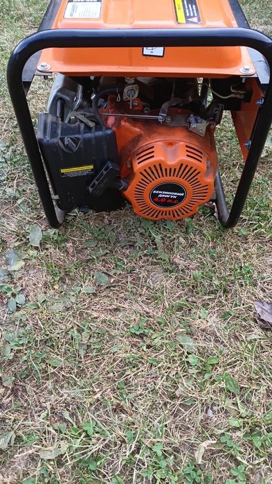 бензиновий генератор
