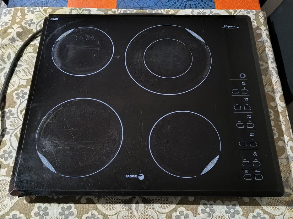 Componentes Placa Vitrocerâmica FAGOR Elegance, a funcionar