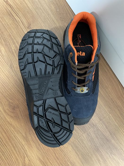 Nowe zamszowe buty robocze