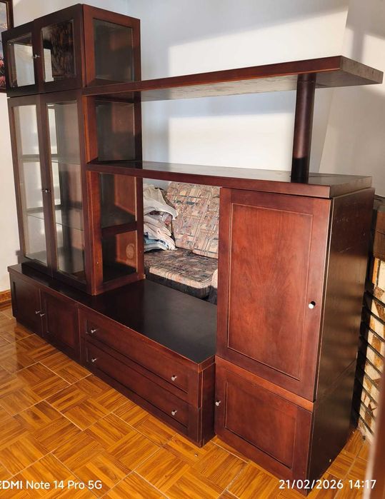 Móvel de sala modular em cerejeira c/ vitrines, prateleiras e gavetas