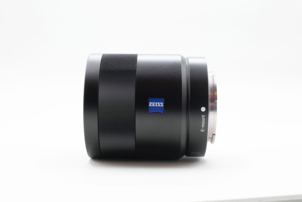 Sony FE 55mm f/1.8 ZA Zeiss — excelente estado, com caixa e acessórios