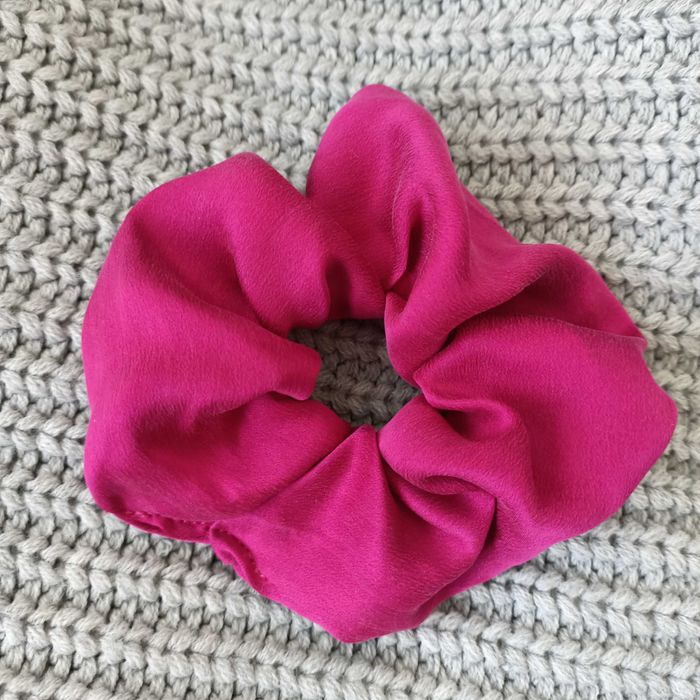 Scrunchie gumka jedwabna XL fuksja