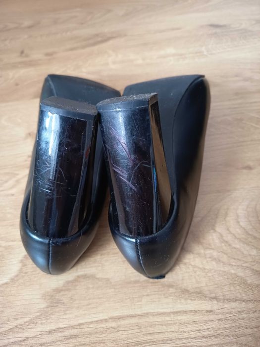 Czółenka damskie na słupku 9,5 cm / rozmiar 41