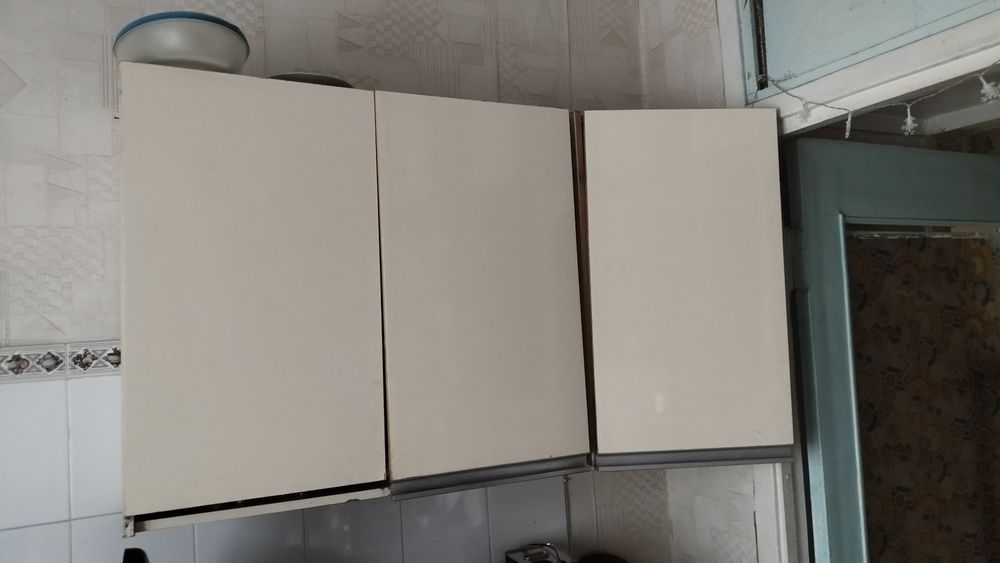 Продам навісні шкафчики за 1500 грн.