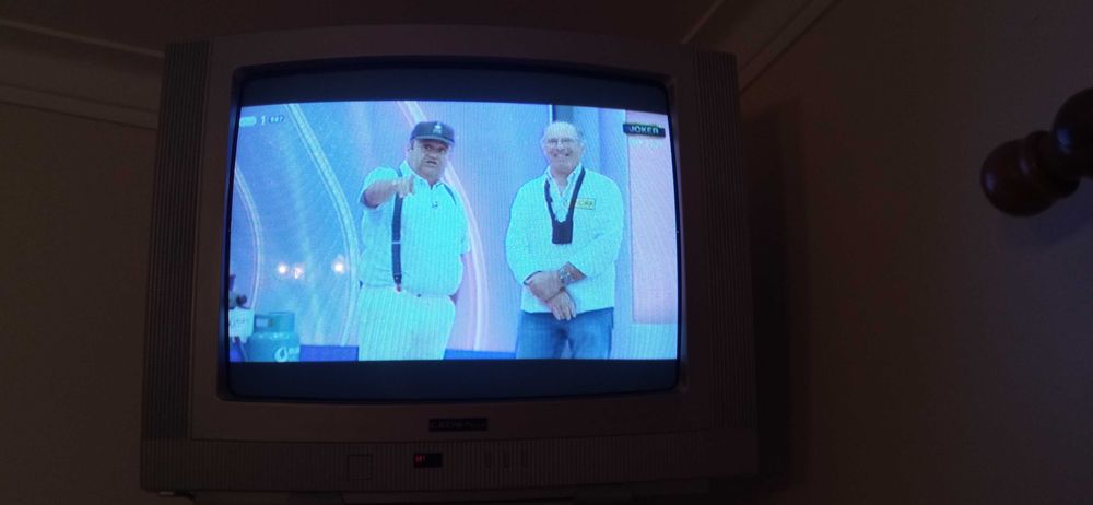 Televisão CROWNJapan cor cinza