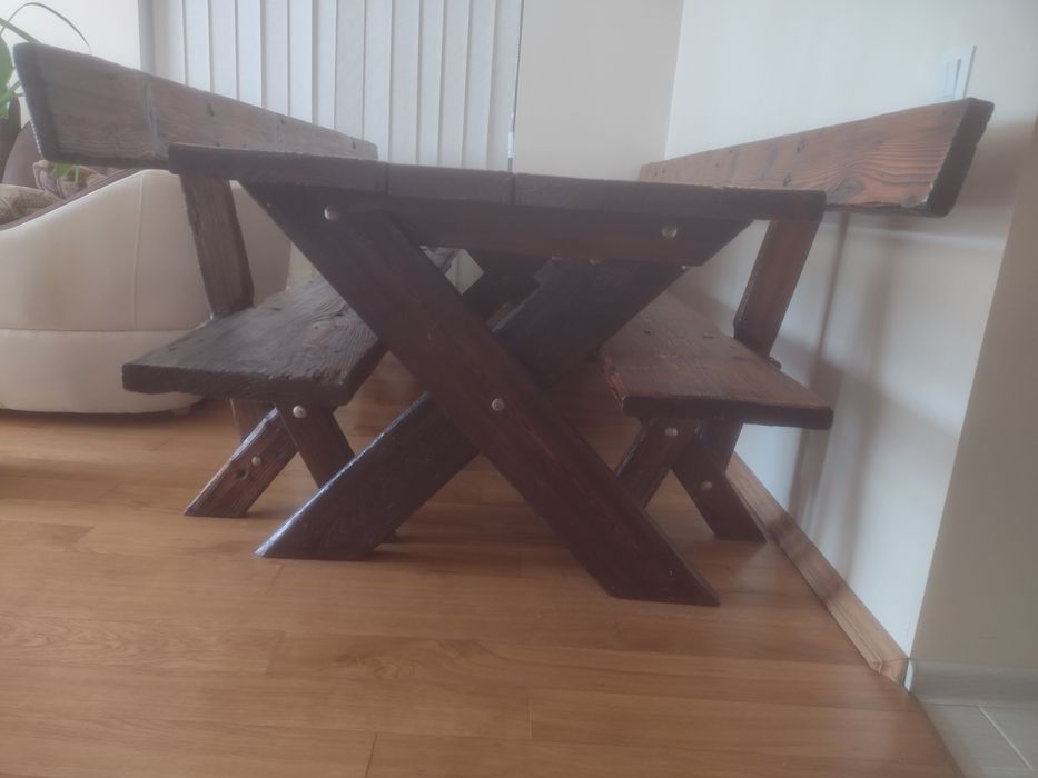 Продам  стіл та дві лавки для саду , все нове.
