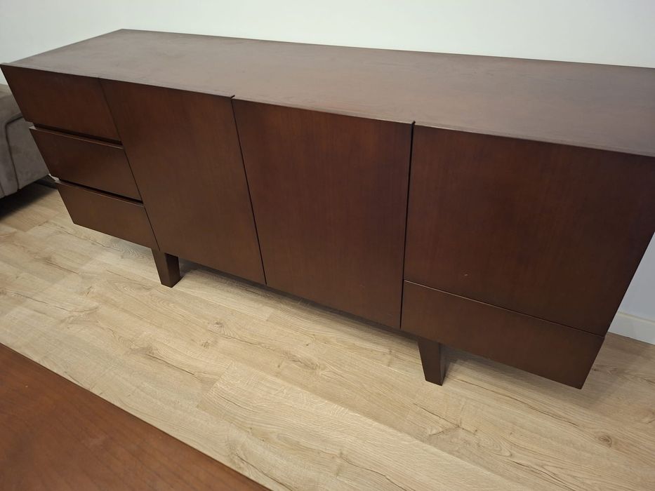 Mesa de sala com aparador