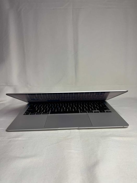 MacBook Air 13" 256gb (M1, 2020, 100%АКБ) a2337
