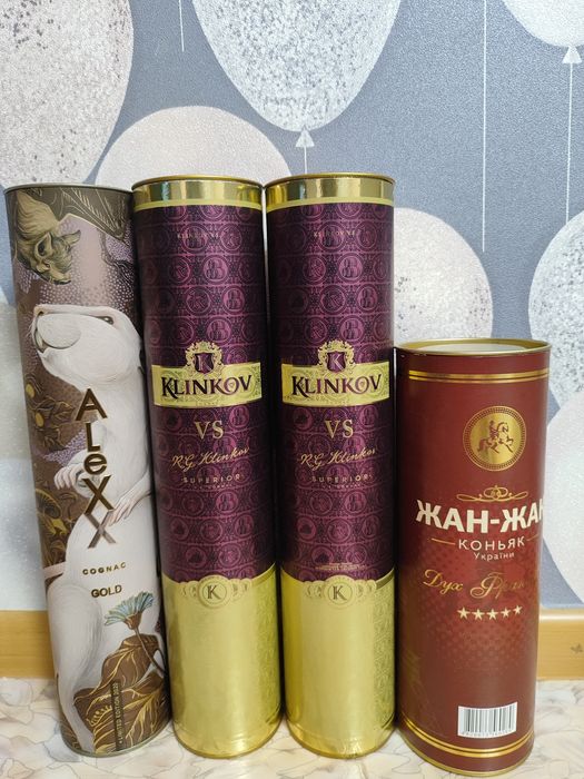 Тубус, упаковка, коробка з коньяку.