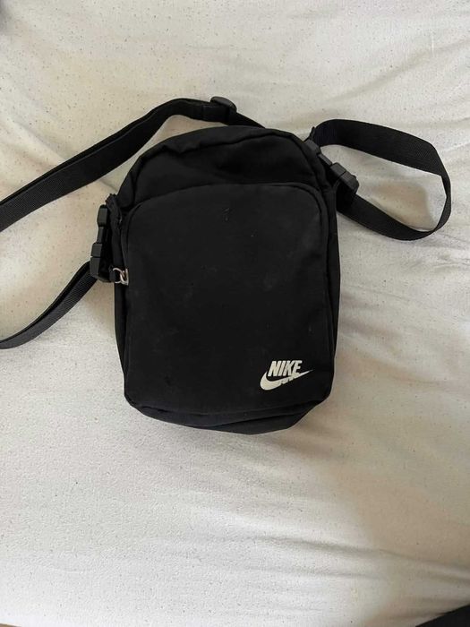 Czarna saszetka nike