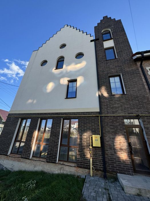 Продам дворівневу квартиру ,новий масив району Новий Двір