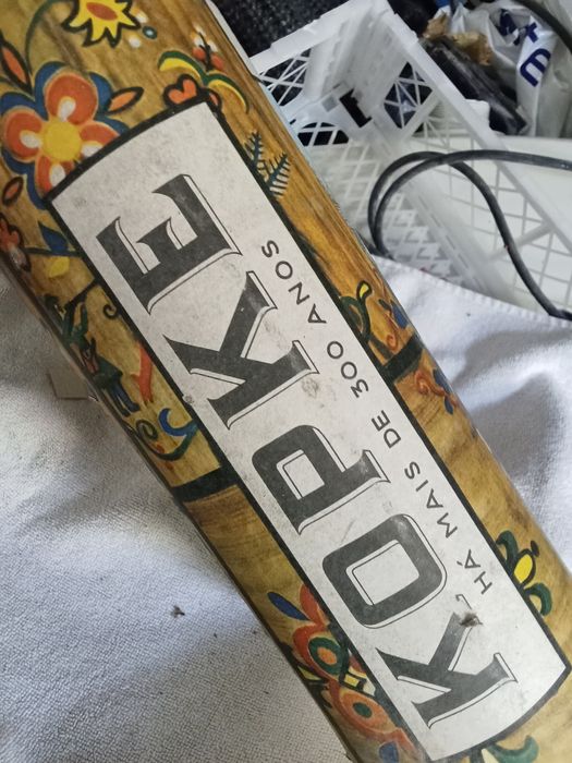 Caixa antiga de garrafas de vinho do porto