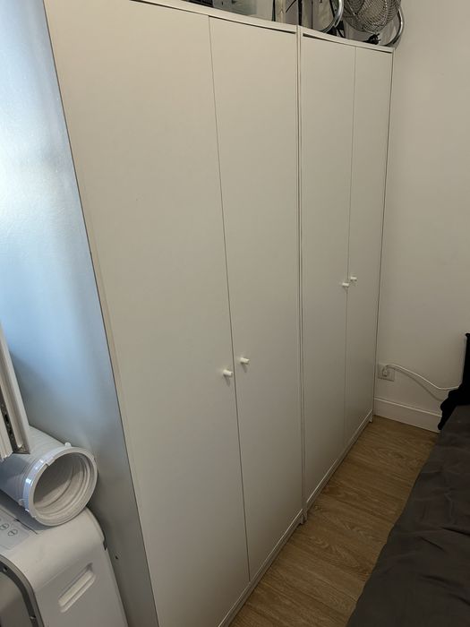 2 roupeiros com duas portas cada