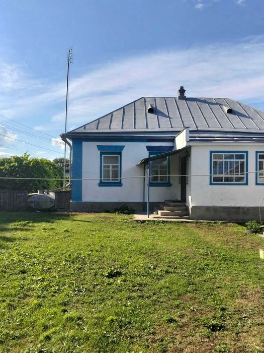 Продається просторий , охайний приватний будинок