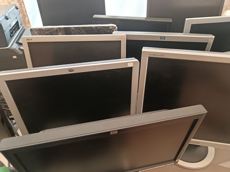 Monitores em bom estado