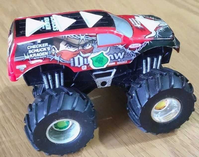 Carrinho Monster Truck “Iron Outlaw”