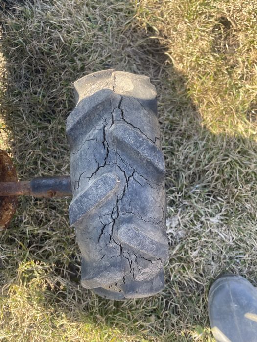 трактор для косіння трави