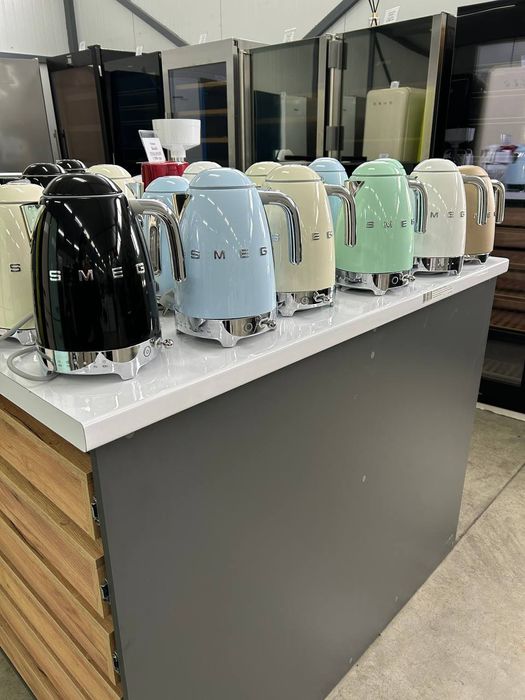 Електрочайник Smeg з терморегулятором