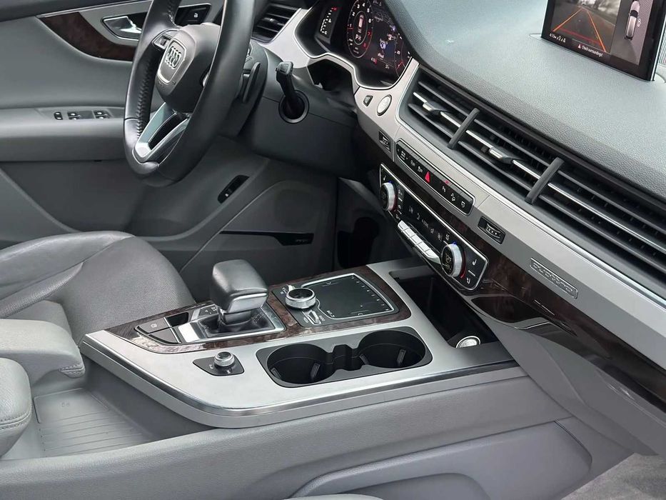 Audi Q7 2019 Premium Plus — большой премиум для семьи и путешествий