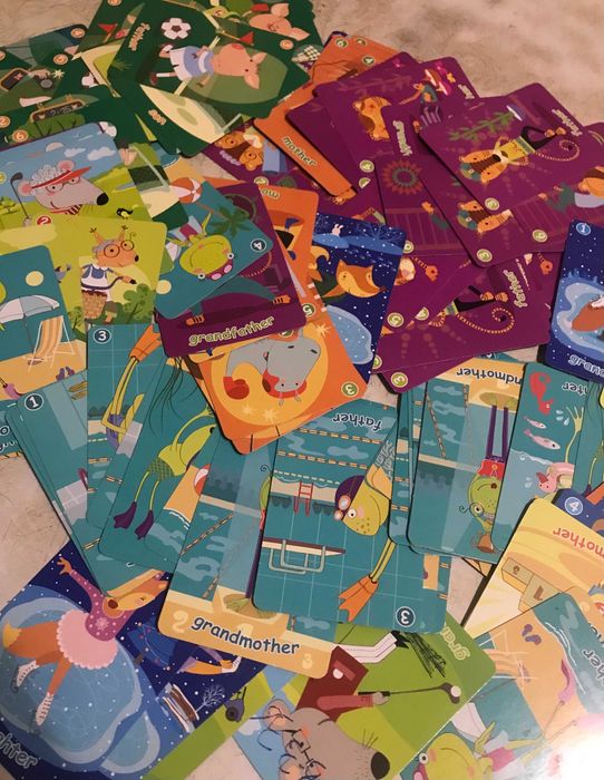 Продам карточки Ninjago 35шт. и Барни 117шт.