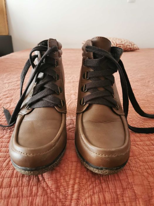 Botas castanhas, efeito pele, salto, 37