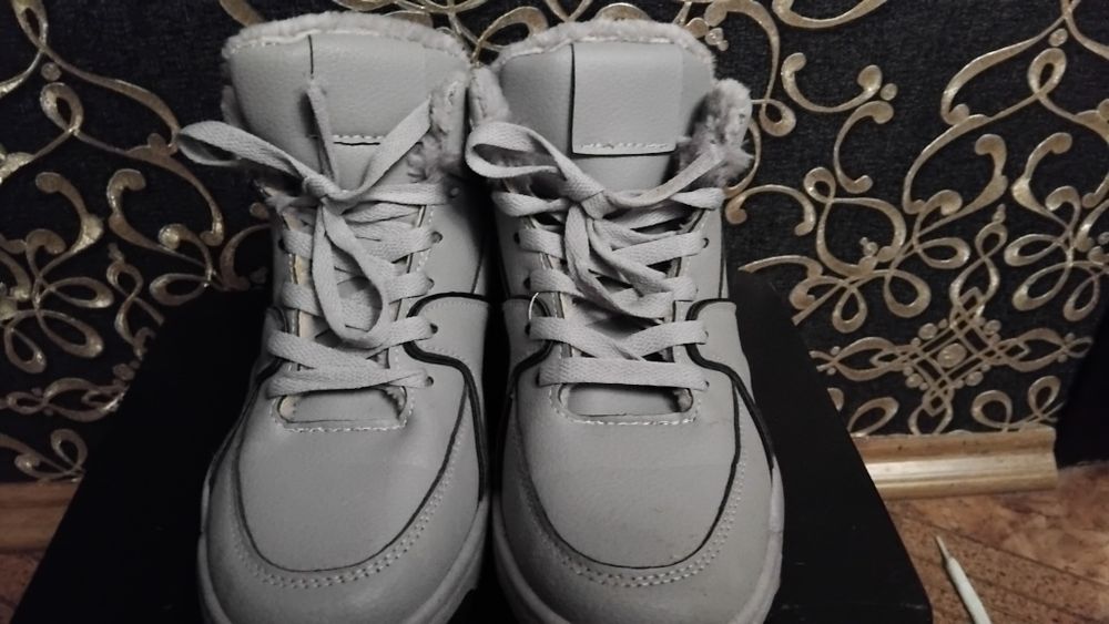 Зимние кроссовки серые утеплённые (эко кожа)