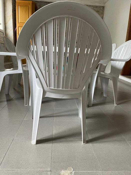 Conjunto de mesa e 6 cadeiras em plástico branco – ideal para exterior