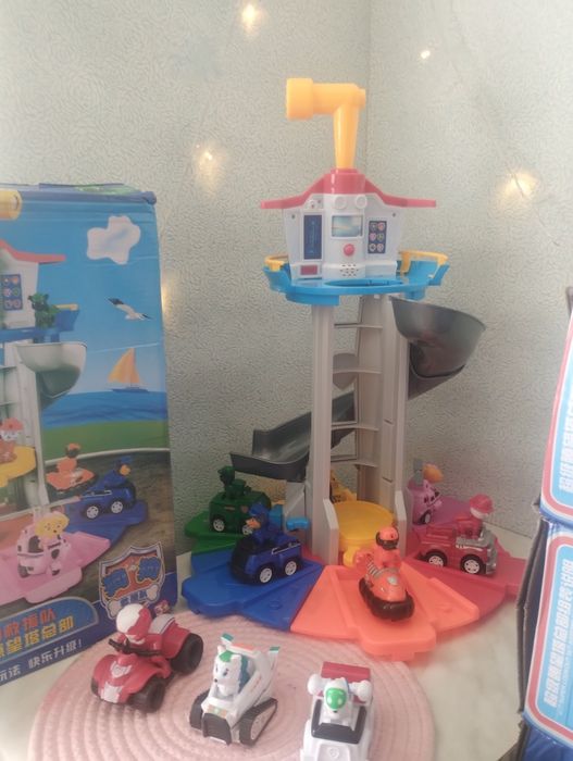 База 52 см + 9 героїв з машинками щенячий патруль . Подарункові набори