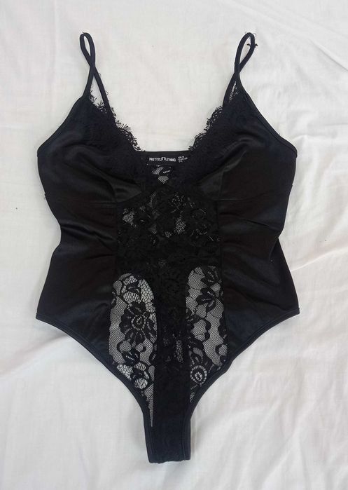 seksowna czarna bielizna, body Pretty Little Thing