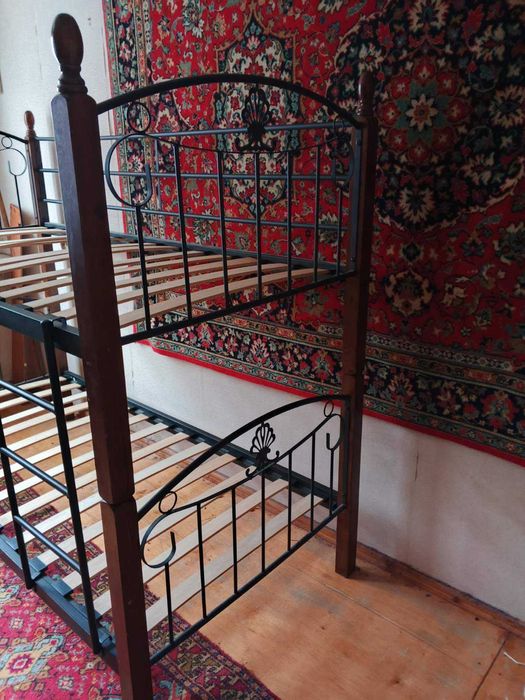 Дитяче двоярусне ліжко