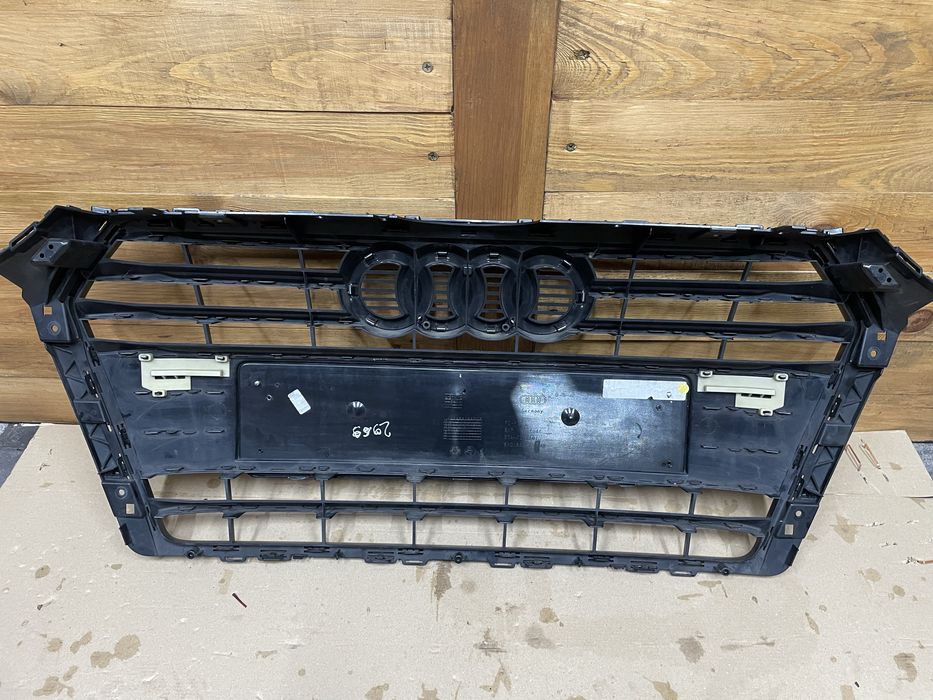 Решітка радіатора Audi A4 B9 16-19 Sline