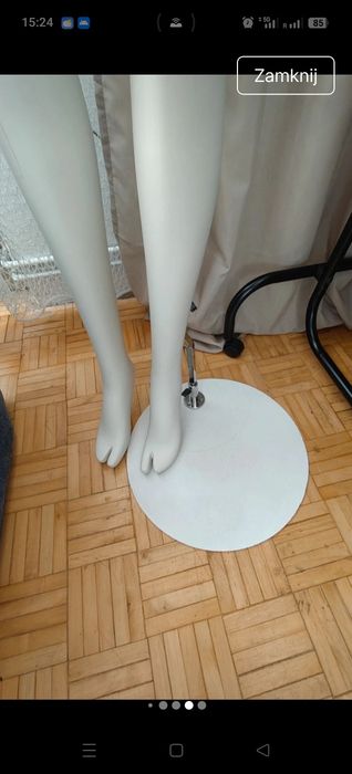 manekin damski na stojaku
