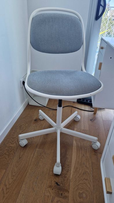 Cadeira giratória de altura ajustável, branco/cinza claro