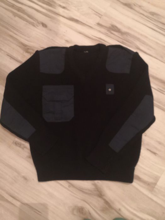 Sweter wojskowy lub harcerski granatowy z pagonami gruby