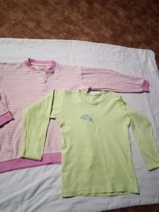 Светрики по 5 - 25 грн,