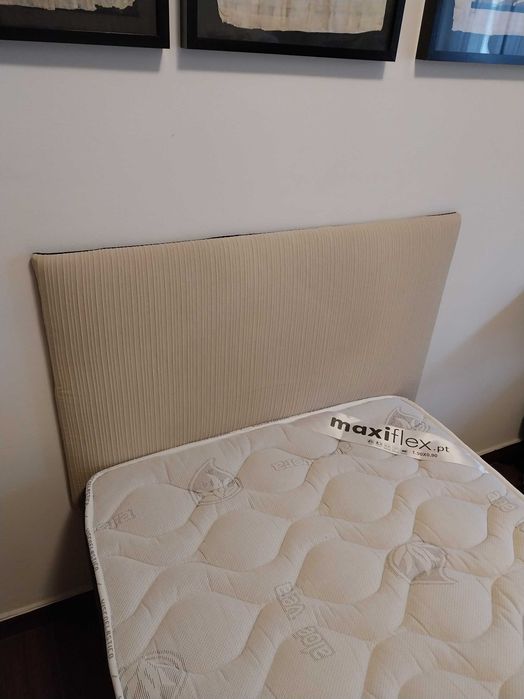 Sommier solteiro com colchão