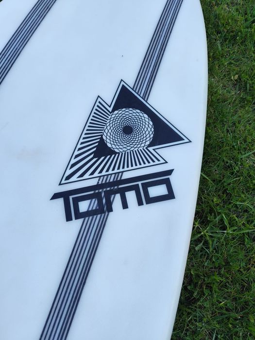Tomo Hydroshort 5'7 shaped by Tomo (surfboard)