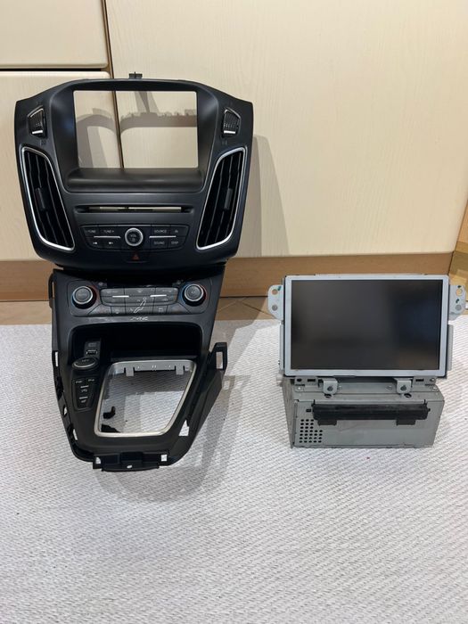 Торпеда магнітофон екран Ford focus 3 рестайл