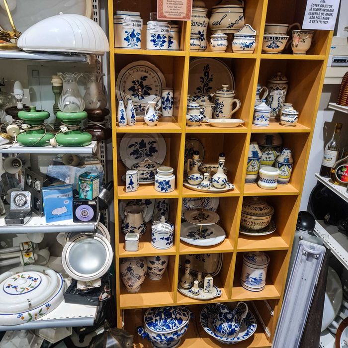 Conjunto Antigo Jarra e Bacia em Faiança Azul e Branca – Século XIX