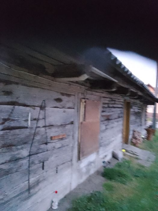 Drewniany dom do rozbiórki