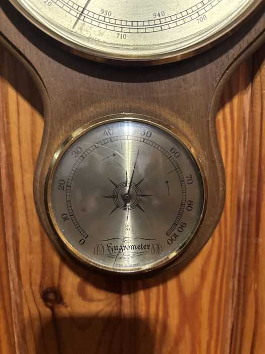 Barmometr z termometrem