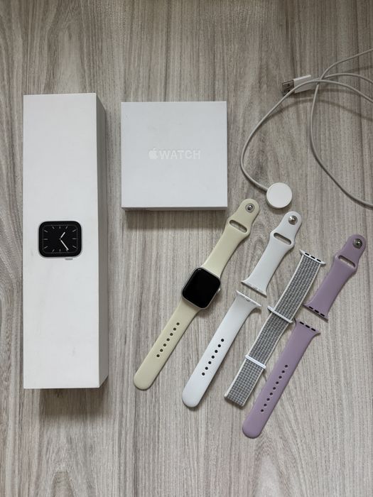 Zegarek smartwatch Apple Watch Series 5 40 mm + GPS + paski