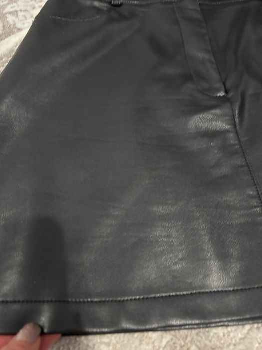 Жіноча шкіряна спідниця
