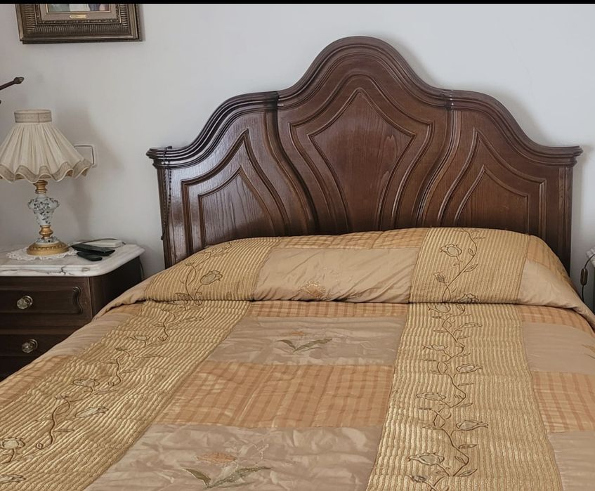 Cama e guarda vestidos ( madeira castanho)