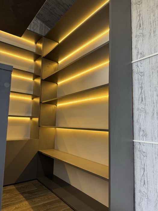 Стелаж, вітрина , полиці  1.7х2 та 1,3х2