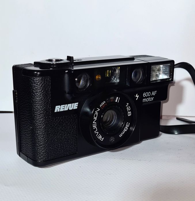 Revue 600 AF motor aparat kompaktowy