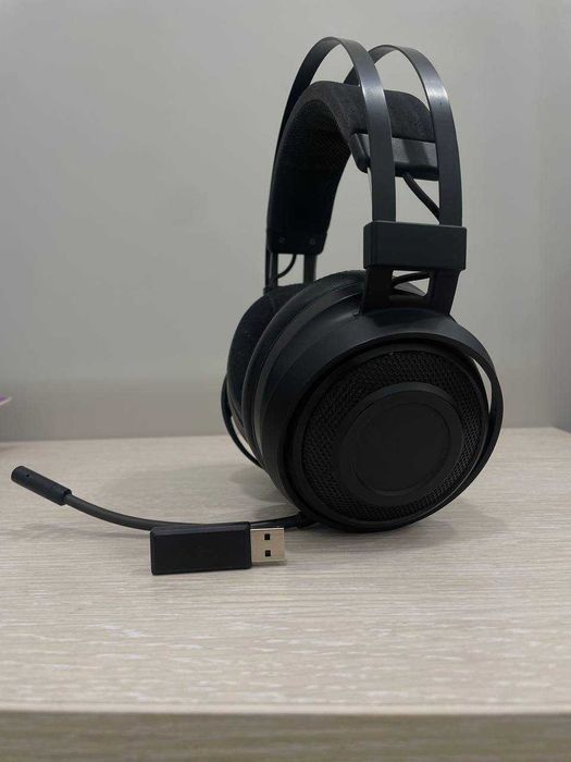 Оригінальні бездротові ігрові навушники Razer Nari Essential Wireless